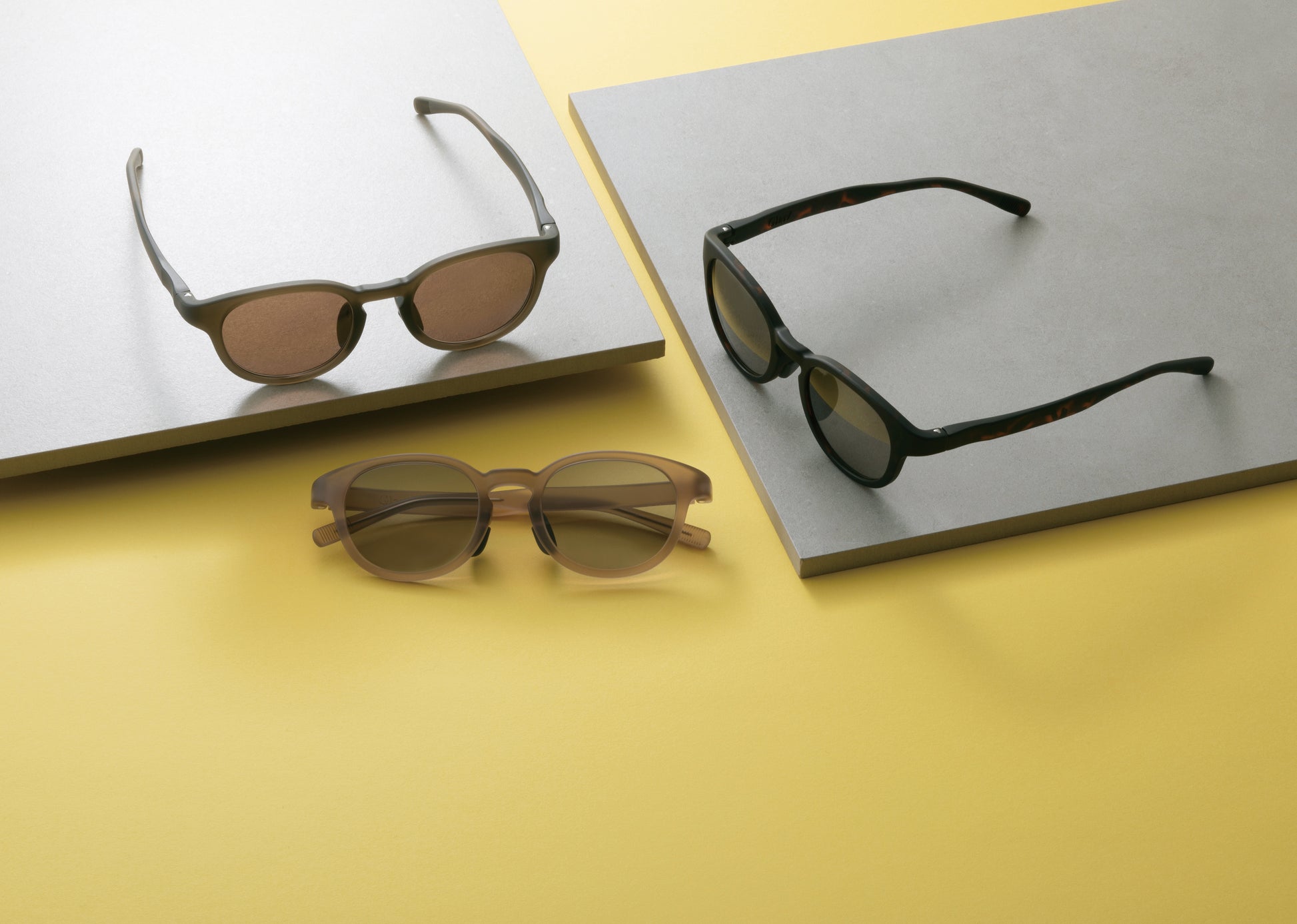 マットカーキ／ダークブラウン