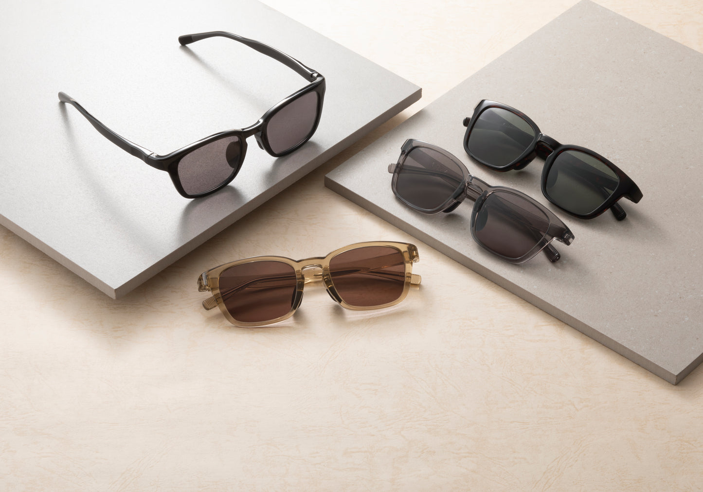 ブラック／ダークグレー