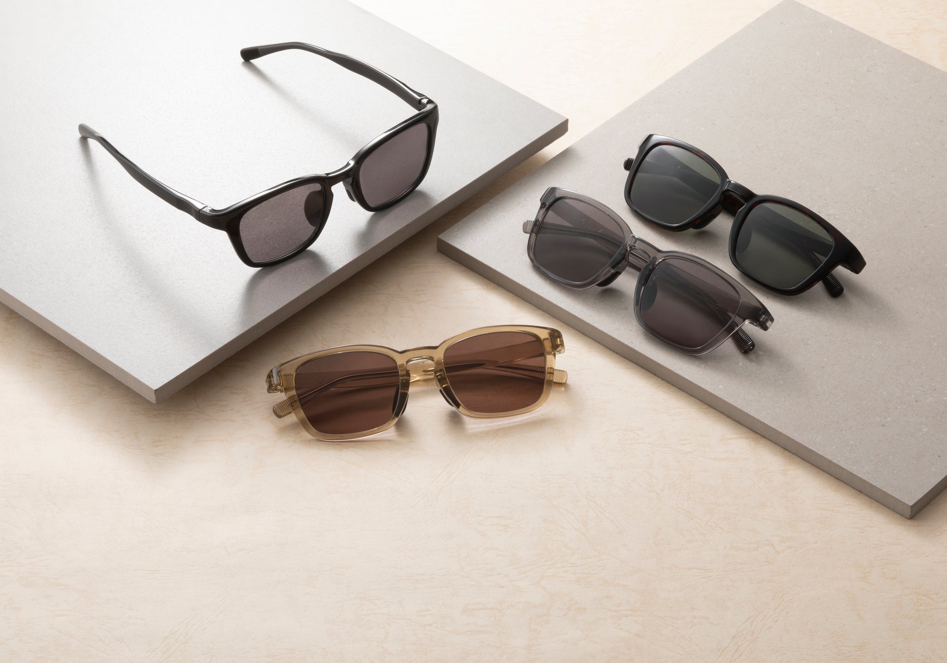 ブラック／ダークグレー